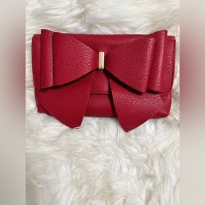 Reg Grossi clutch w detachable gold chain